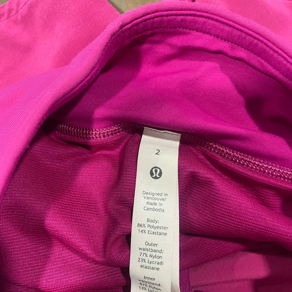 Lululemon hotty hot 2.5 in raspberry